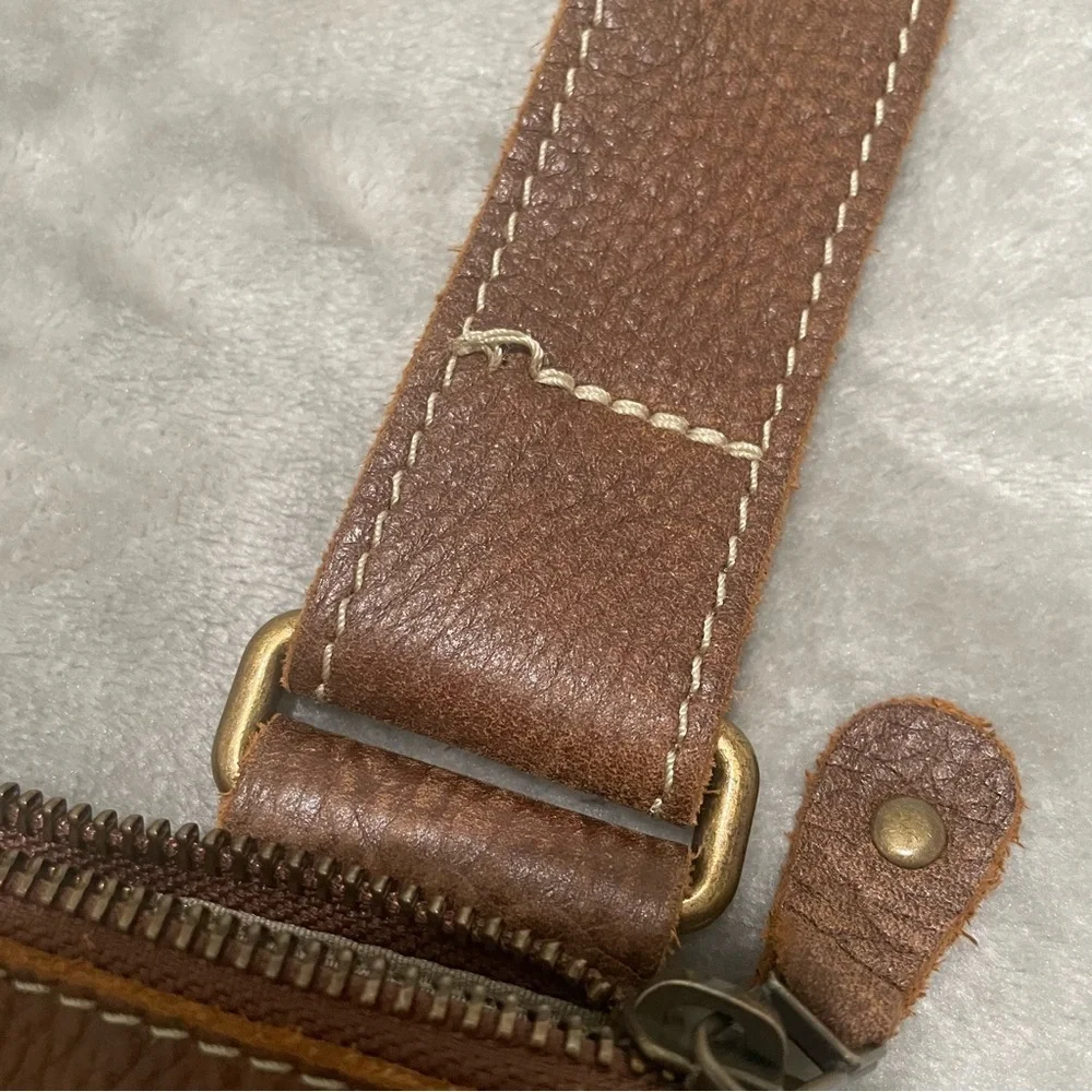 Roots Leather Crossbody Bag Neutral Tan Adjustable Strap Genuine Leather